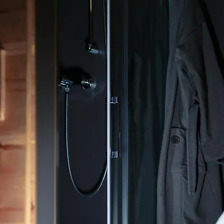 Bnb44 Only No Breakfast 3*