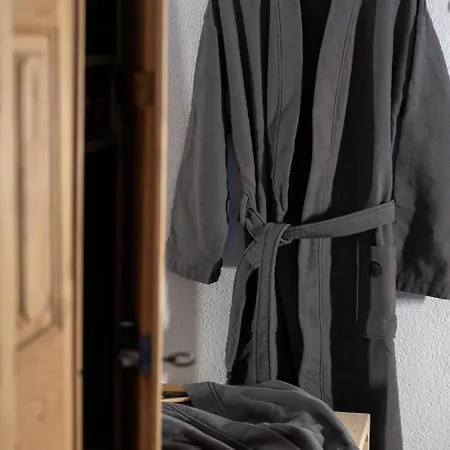 Bnb44 Only No Breakfast 3*